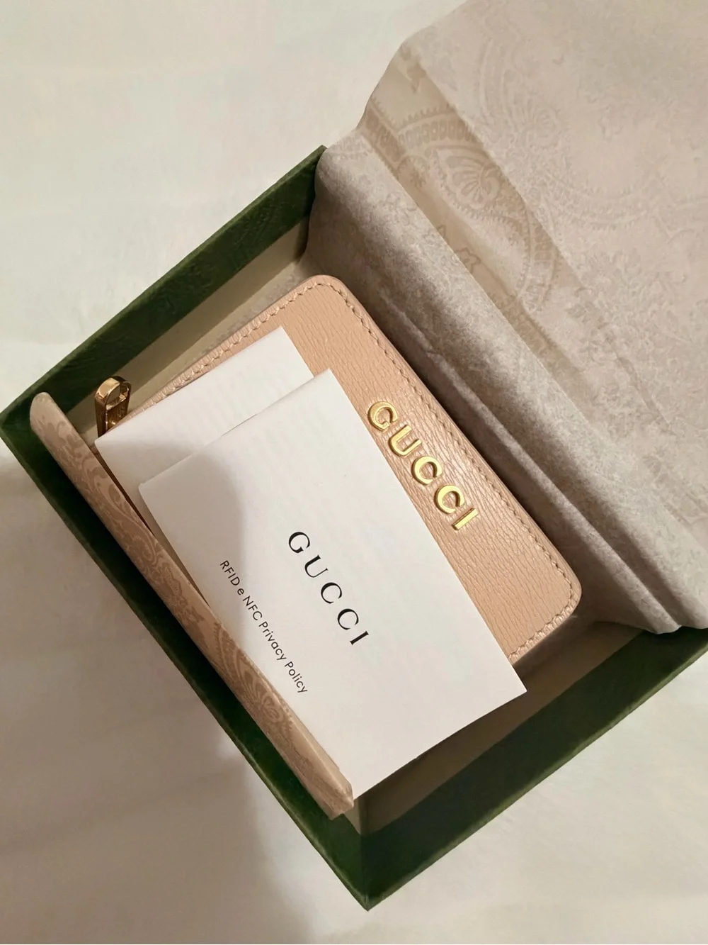 Gucci Beige Script Zip Wallet with Gold Logo - Picture 2 of 8